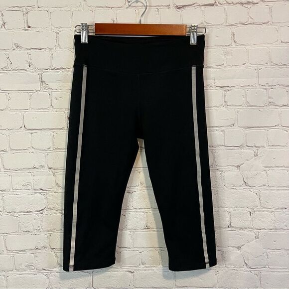 Fabletics Black Capris size small - Picture 1 of 6